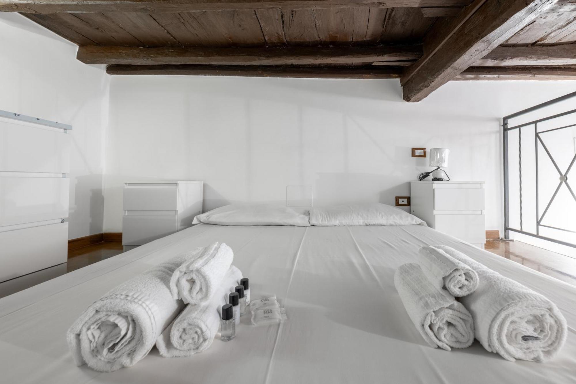 Lovely Studio Apartment - Capocci Rome Bagian luar foto