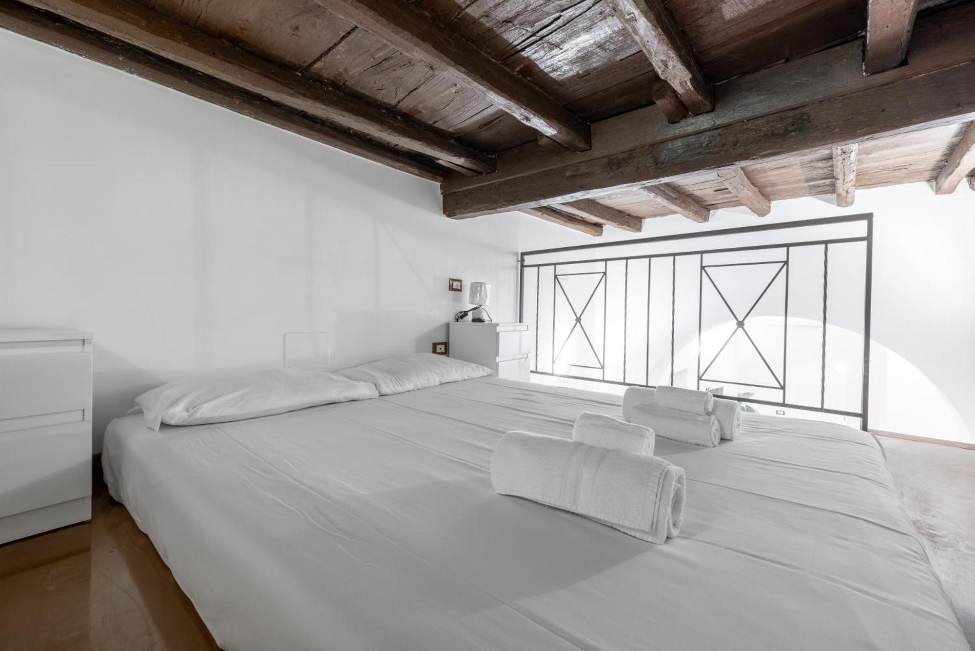 Lovely Studio Apartment - Capocci Rome Bagian luar foto