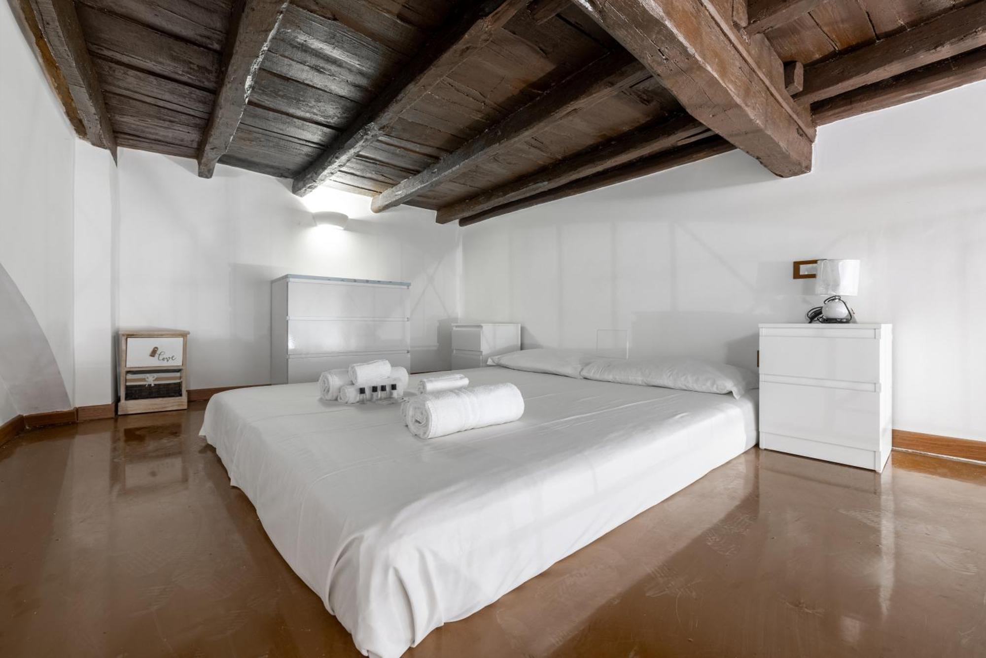 Lovely Studio Apartment - Capocci Rome Bagian luar foto